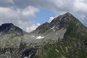 76 Dalla Cima di Lemma (2348 m) zoom verso Monte Valegino a dx e Passo San Simone a sx